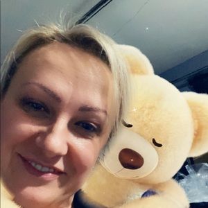 Meet your Posher, Larisa